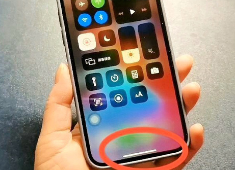 曲松苹曲松果维修站分享如何使用iPhone下方横线进行应用切换